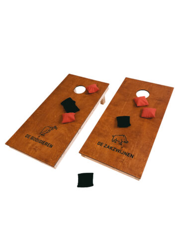 Cornhole huren - Zakjes gooien - Retro Games Verhuur Barneveld
